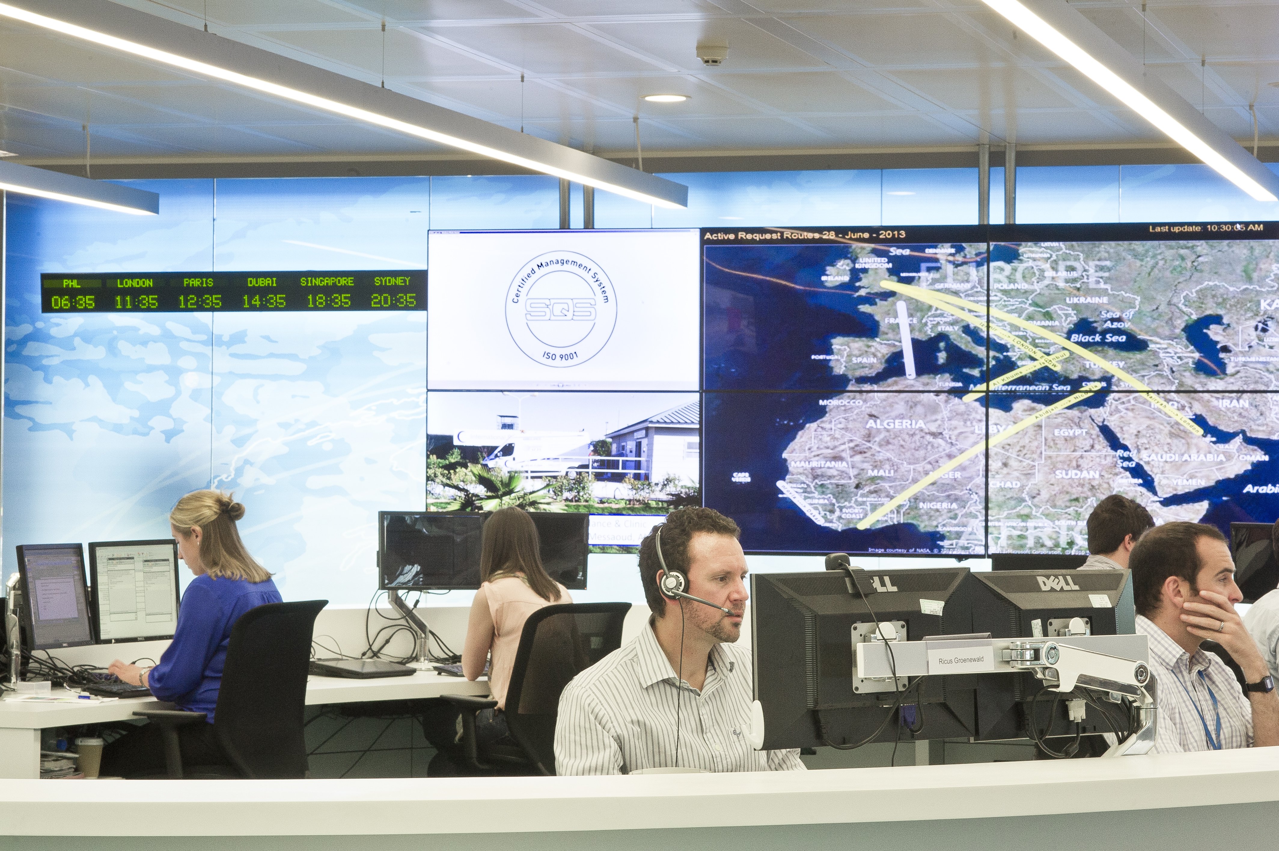 london-assistance-centre---ricus-groenwald-with-monitors-in-background